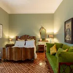 Bed & Breakfast Opera Boutique