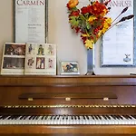 Bed & Breakfast Opera Boutique