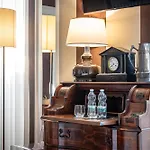 Opera Boutique 4*