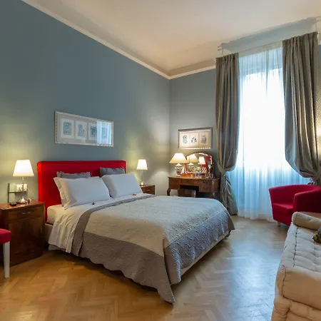 לינה וארוחת בוקר Opera Boutique 4*