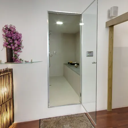 Opera Boutique Bed & Breakfast 4*