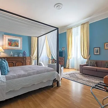 Frühstückspension Opera Boutique 4*
