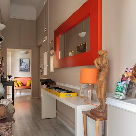 Opera Boutique Bed and breakfast 4*