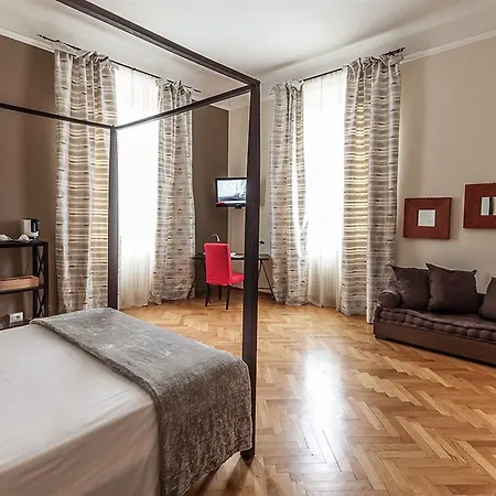 לינה וארוחת בוקר Opera Boutique 4*