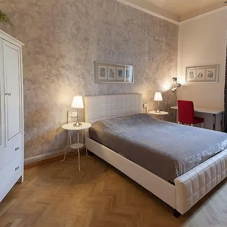 לינה וארוחת בוקר Opera Boutique 4*