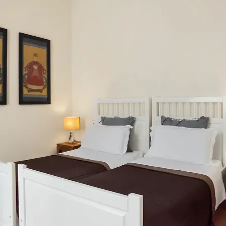 לינה וארוחת בוקר Opera Boutique 4*